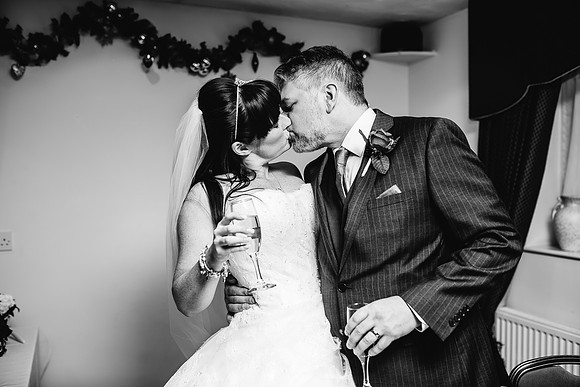 Hunters Lodge Wedding Photography - Jenny & Bob-376