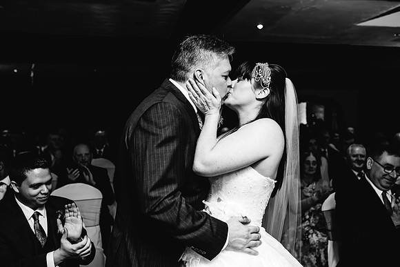 Hunters Lodge Wedding Photography - Jenny & Bob-347