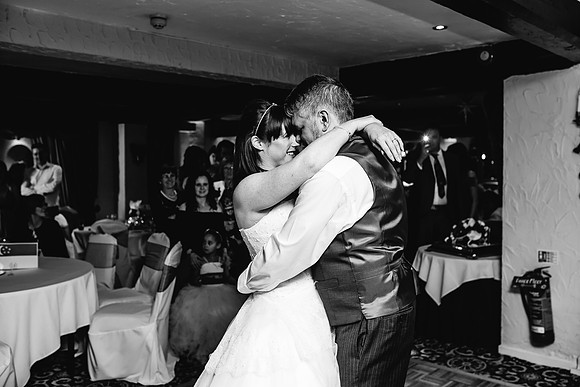 Hunters Lodge Wedding Photography - Jenny & Bob-658