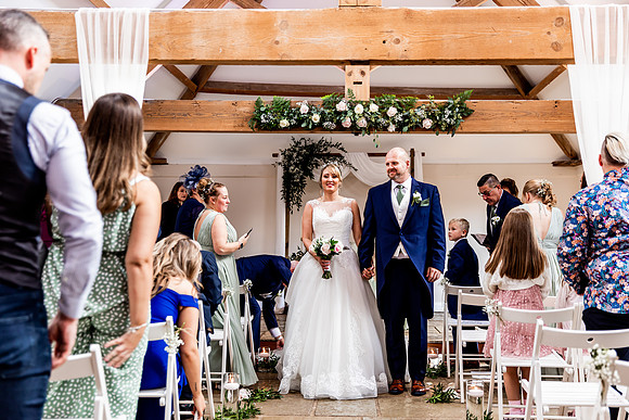 Hanbury Barn Wedding Photography - Laura & Phil-362