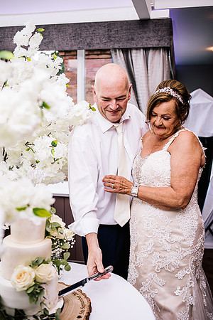 Jane & David - Gift Of A Wedding - Moat House Acton Trussell-432