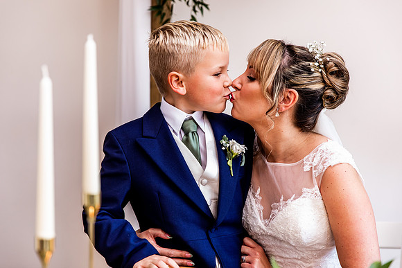 Hanbury Barn Wedding Photography - Laura & Phil-348