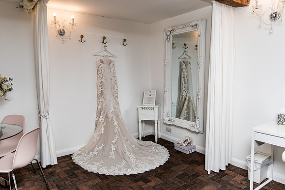 Alcumlow Barn Wedding Photography - Carrie & Craig-4