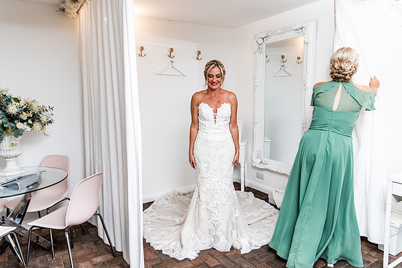Alcumlow Barn Wedding Photography - Carrie & Craig-277