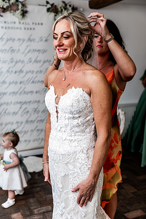 Alcumlow Barn Wedding Photography - Carrie & Craig-291
