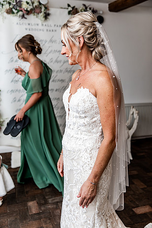 Alcumlow Barn Wedding Photography - Carrie & Craig-292