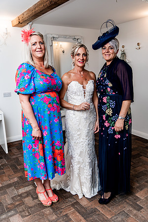 Alcumlow Barn Wedding Photography - Carrie & Craig-321