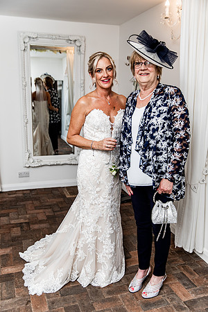 Alcumlow Barn Wedding Photography - Carrie & Craig-333