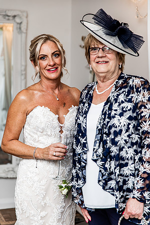 Alcumlow Barn Wedding Photography - Carrie & Craig-334