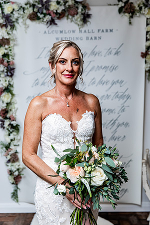 Alcumlow Barn Wedding Photography - Carrie & Craig-346