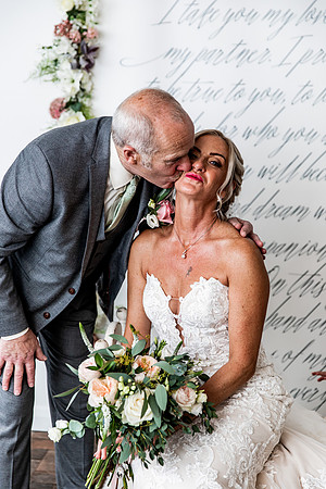 Alcumlow Barn Wedding Photography - Carrie & Craig-381
