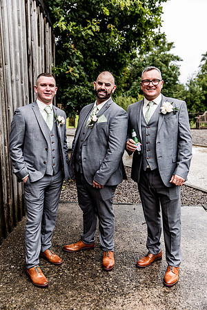 Alcumlow Barn Wedding Photography - Carrie & Craig-391