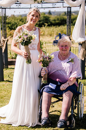Beckford Inn Wedding Photography - Claire & Stephen-319