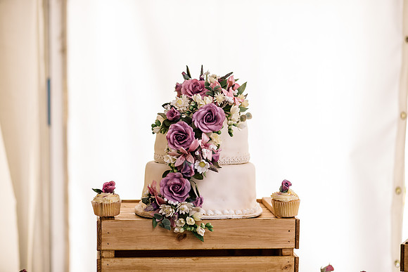Beckford Inn Wedding Photography - Claire & Stephen-633