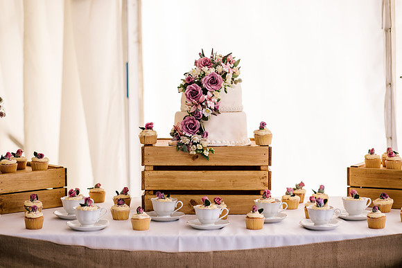 Beckford Inn Wedding Photography - Claire & Stephen-641