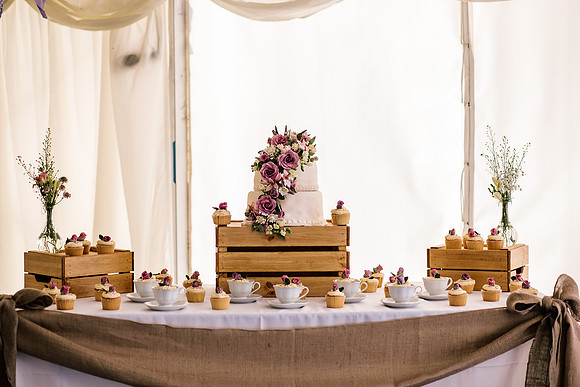 Beckford Inn Wedding Photography - Claire & Stephen-642