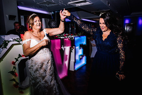 Jane & David - Gift Of A Wedding - Moat House Acton Trussell-536