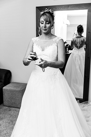 Hanbury Barn Wedding Photography - Laura & Phil-246