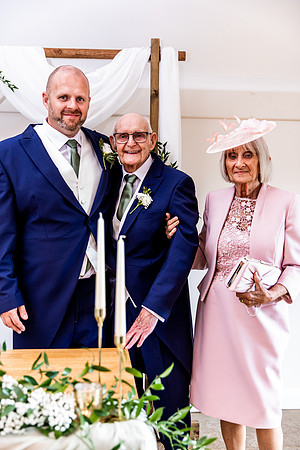 Hanbury Barn Wedding Photography - Laura & Phil-353