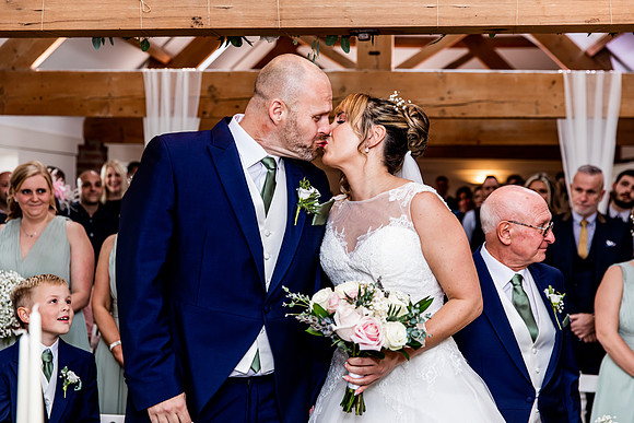 Hanbury Barn Wedding Photography - Laura & Phil-291