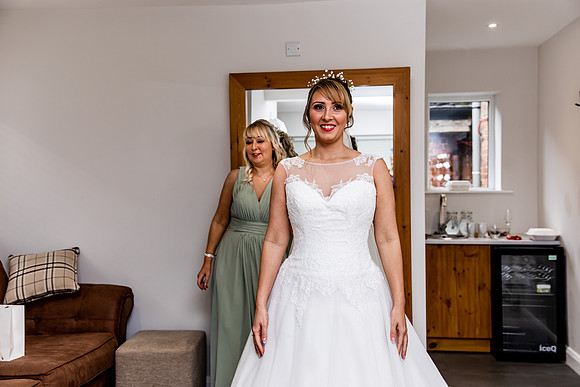 Hanbury Barn Wedding Photography - Laura & Phil-256
