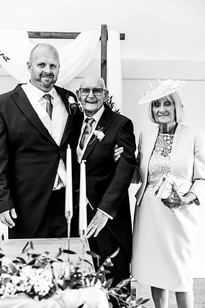 Hanbury Barn Wedding Photography - Laura & Phil-354