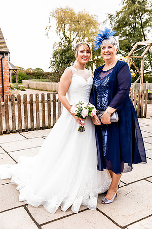 Hanbury Barn Wedding Photography - Laura & Phil-526