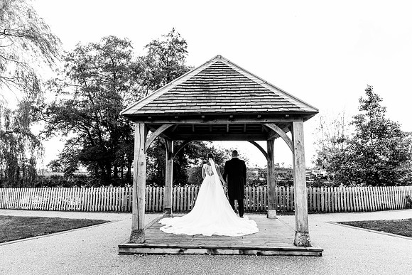 Hanbury Barn Wedding Photography - Laura & Phil-562