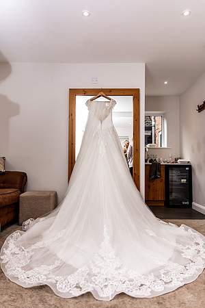 Hanbury Barn Wedding Photography - Laura & Phil-238