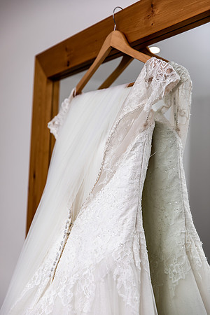 Hanbury Barn Wedding Photography - Laura & Phil-239