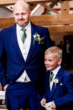 Hanbury Barn Wedding Photography - Laura & Phil-277