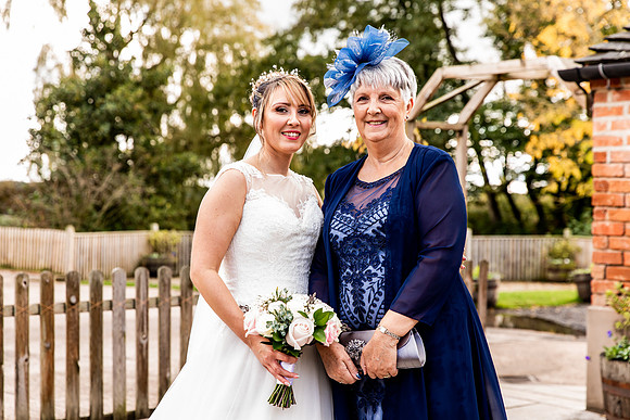 Hanbury Barn Wedding Photography - Laura & Phil-527