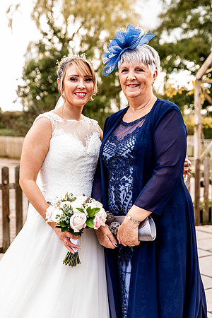 Hanbury Barn Wedding Photography - Laura & Phil-525