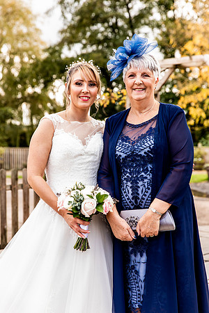 Hanbury Barn Wedding Photography - Laura & Phil-524