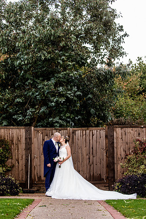 Hanbury Barn Wedding Photography - Laura & Phil-557