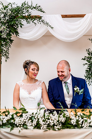 Hanbury Barn Wedding Photography - Laura & Phil-326