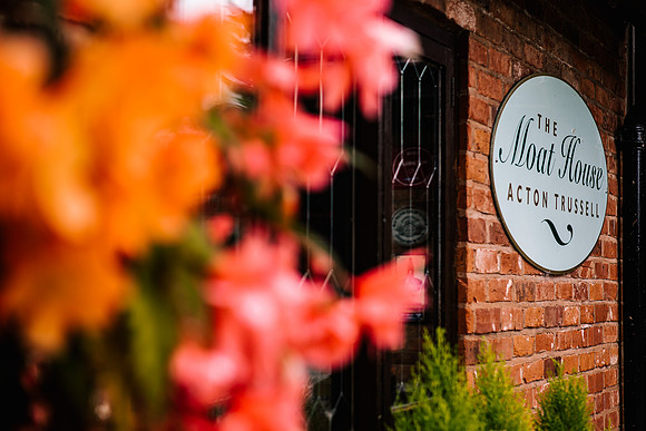 Jane & David - Gift Of A Wedding - Moat House Acton Trussell-3