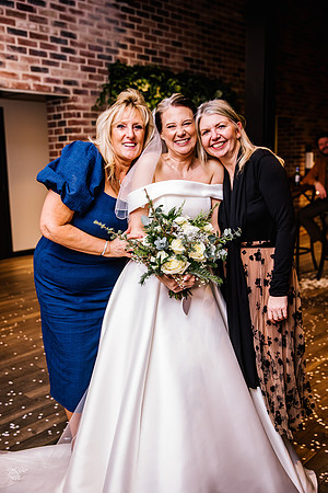 Foxtail Barns Wedding Photography - Jill & Chris-568